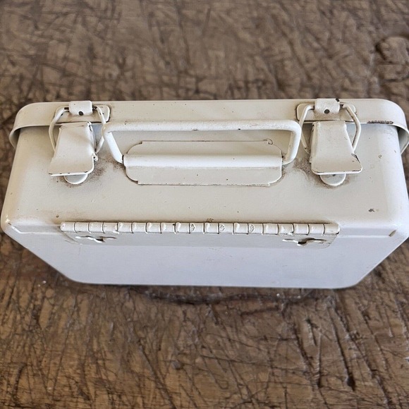 Vintage Welsh First Aid Kit Metal Wall Hanging with Contents - Bandages, etc - Picture 6 of 10